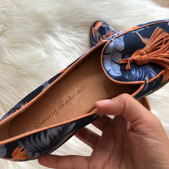 Tommy Bahama Leather Loafers - Picture 4 of 6